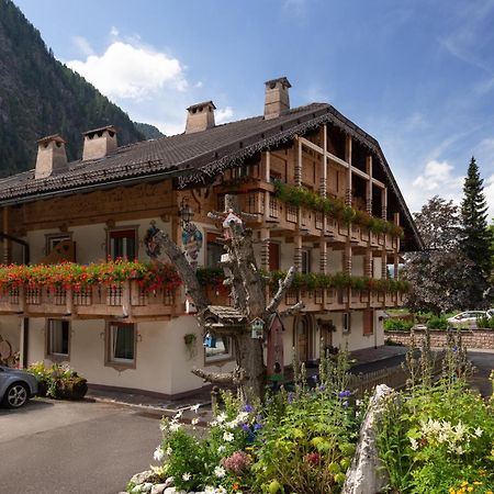 Appartamenti Ladina Campitello di Fassa Eksteriør billede